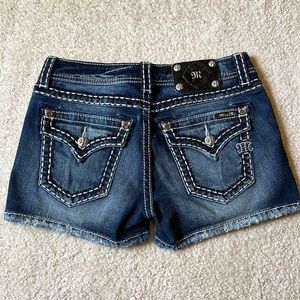 Miss me signature shorts. Size 28